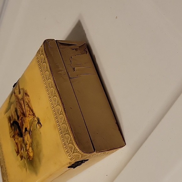 Vintage Celluloid? Jewelry or Hankerchief Box w Courting Couple Victorian - Picture 9 of 12